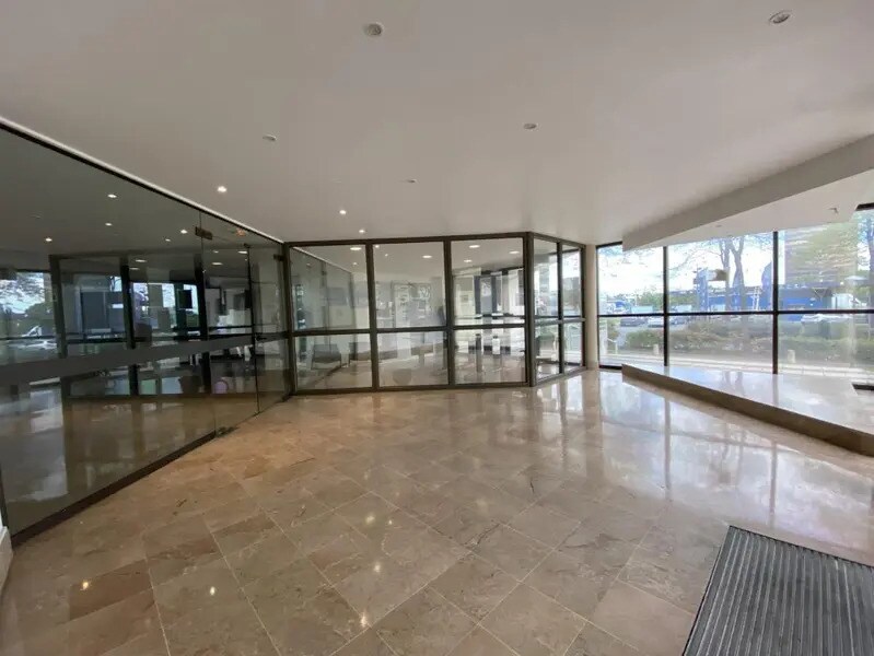 Bureau dans Rosny-sous-Bois à louer Hall d’entrée- Image 1 de 13