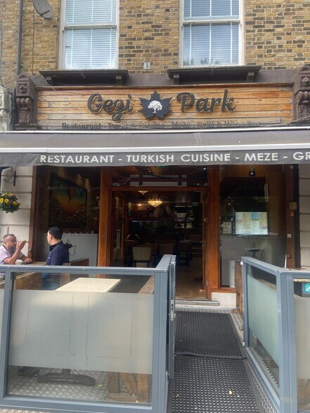 27 High St, Londres à vendre - Photo du bâtiment - Image 1 de 12