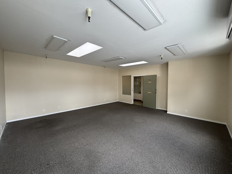 1020-1040 Clinton St, Napa, CA for lease - Building Photo - Image 2 of 7