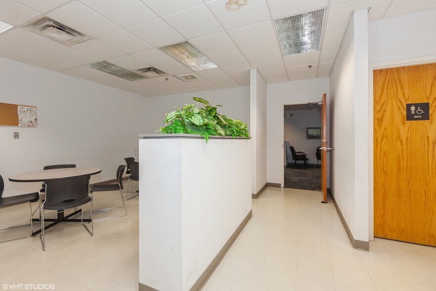 4906 Main St, Lisle, IL for sale - Interior Photo - Image 3 of 16