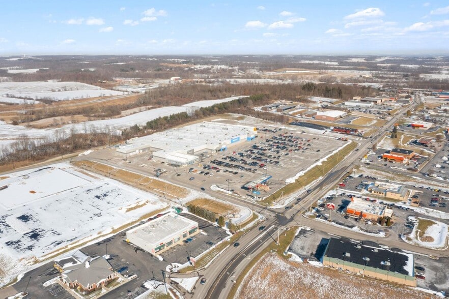 704-720 Harry Sauner Rd, Hillsboro, OH for lease - Building Photo - Image 3 of 7