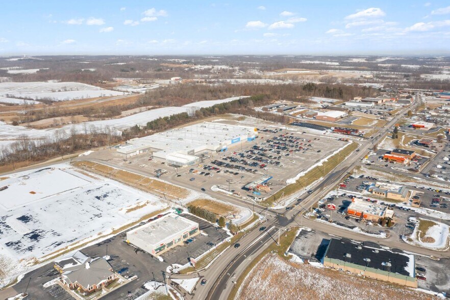 704-720 Harry Sauner Rd, Hillsboro, OH à louer - Photo du bâtiment - Image 3 de 7