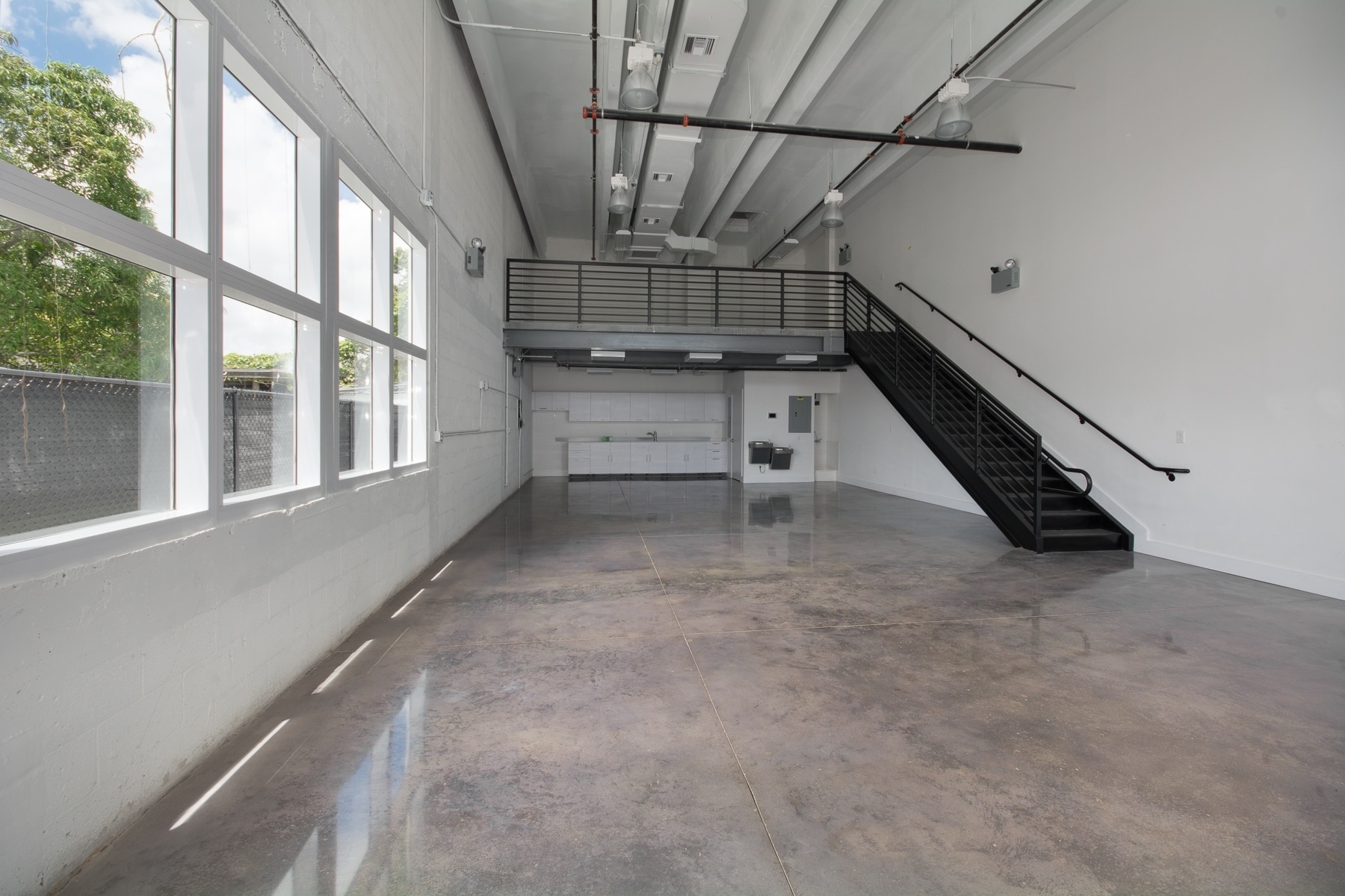 64 NW 54th St, Miami, FL for lease Interior Photo- Image 1 of 2