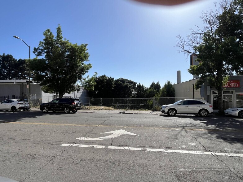 9809-9811 Macarthur Blvd, Oakland, CA à vendre - Photo du bâtiment - Image 2 de 22
