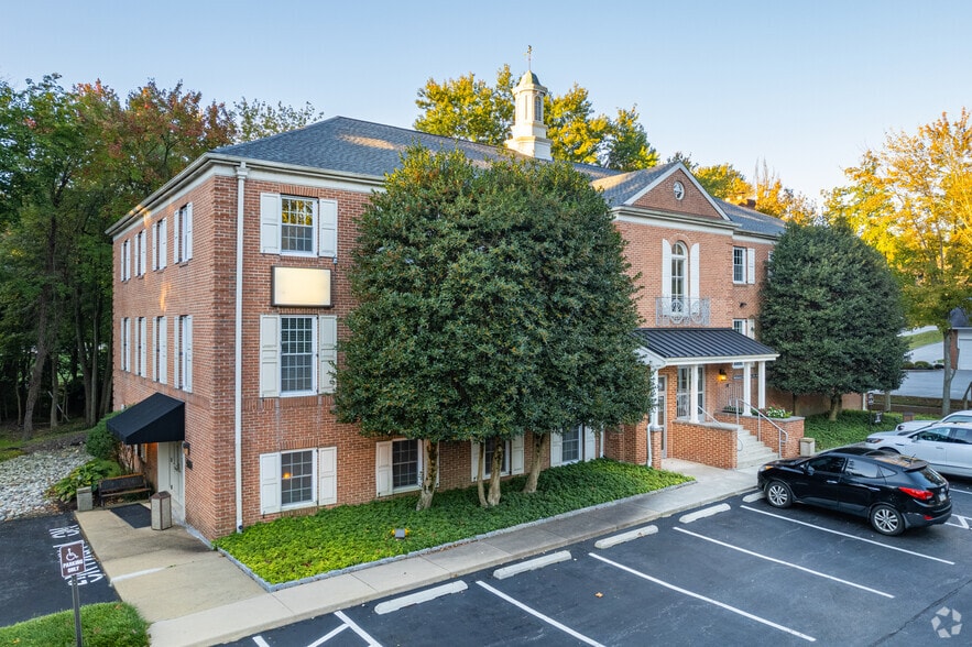 610 E Baltimore Pike, Media, PA for lease - Building Photo - Image 1 of 4