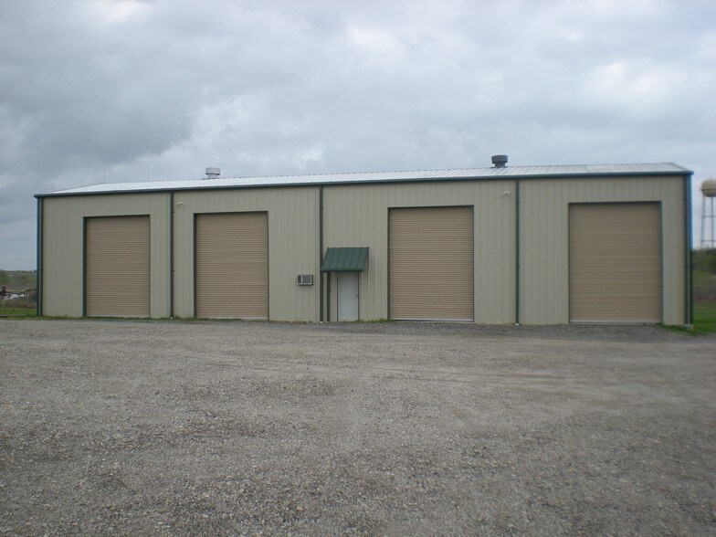 4718 FM 1327, Creedmoor, TX à louer - Photo du bâtiment - Image 2 de 6