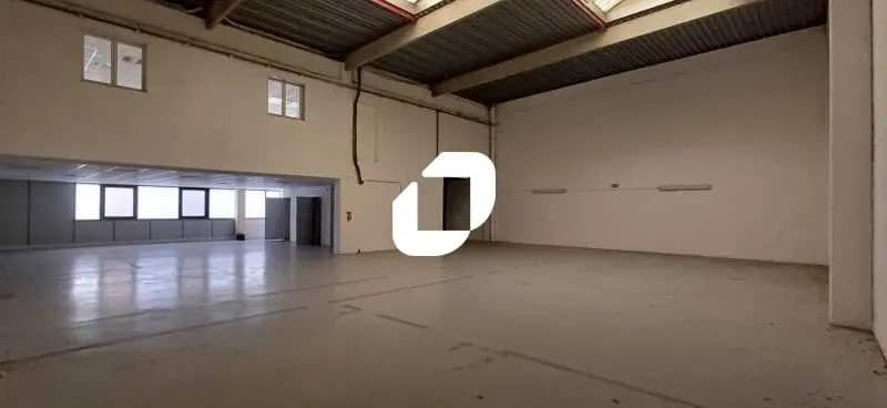 Flex in Poissy for lease - Interior Photo - Image 1 of 5