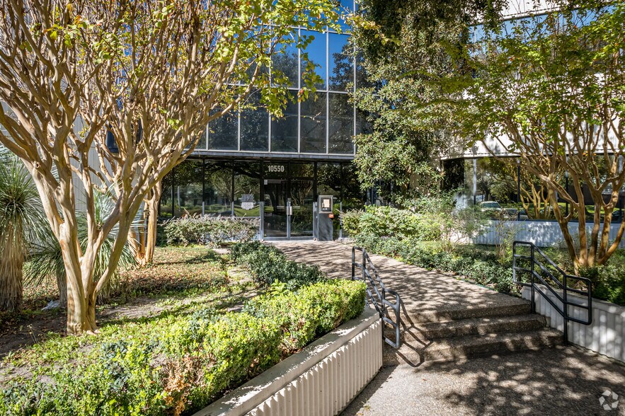 10550 Richmond Ave, Houston, TX à louer - Photo du bâtiment - Image 3 de 10