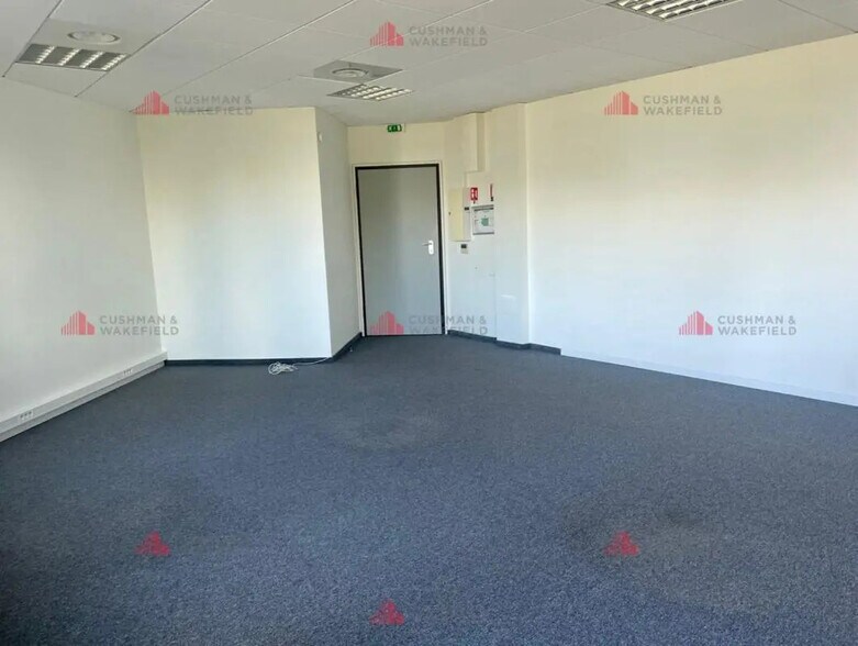 Office in Dijon for lease - Interior Photo - Image 3 of 3