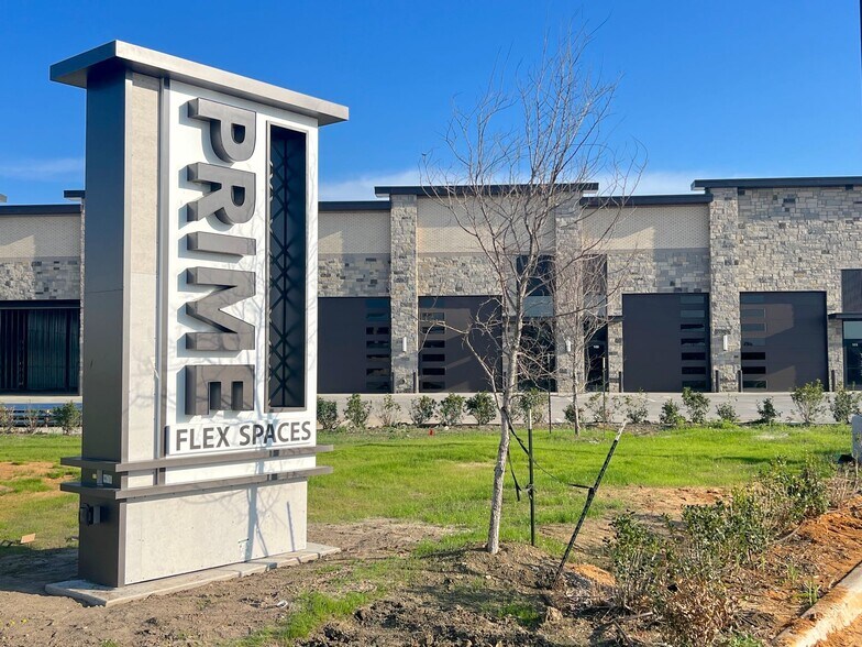 2601 TX-121, Lewisville, TX à vendre - Photo du bâtiment - Image 1 de 44