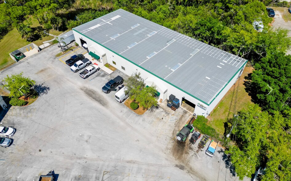 4200 Dow Rd, Melbourne, FL à louer - Photo du bâtiment - Image 2 de 16