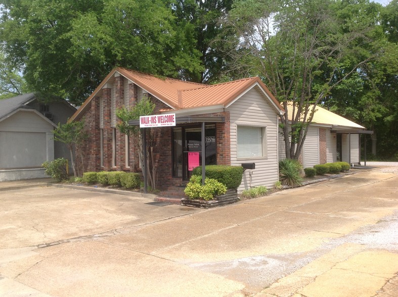 1906 W Main St, Tupelo, MS for sale - Building Photo - Image 1 of 1