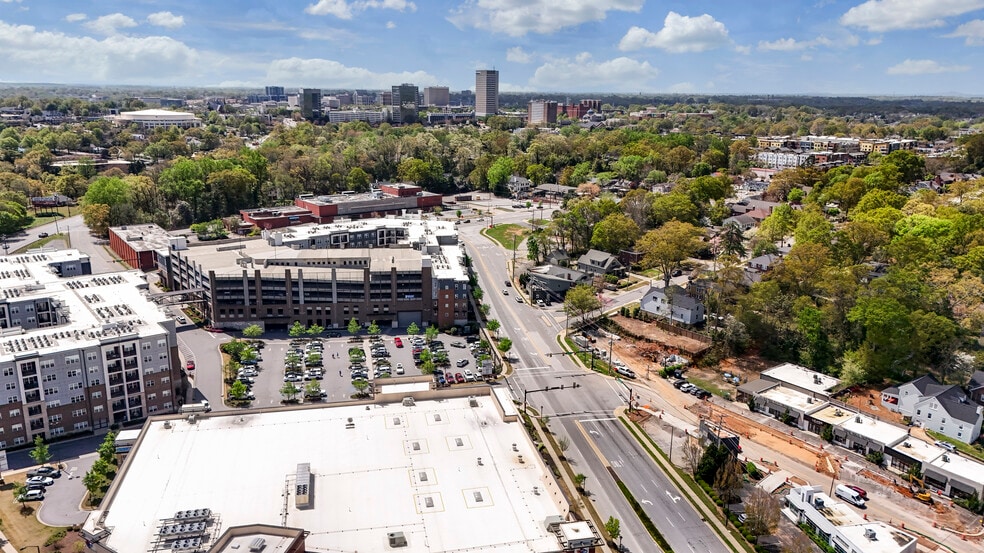 51 Wade Hampton Blvd, Greenville, SC for lease - Building Photo - Image 3 of 5