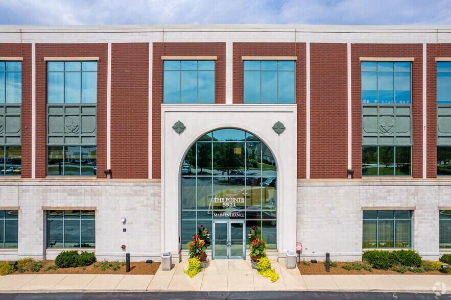 5521 W Lincoln Hwy, Schererville, IN à louer - Photo du bâtiment - Image 3 de 5