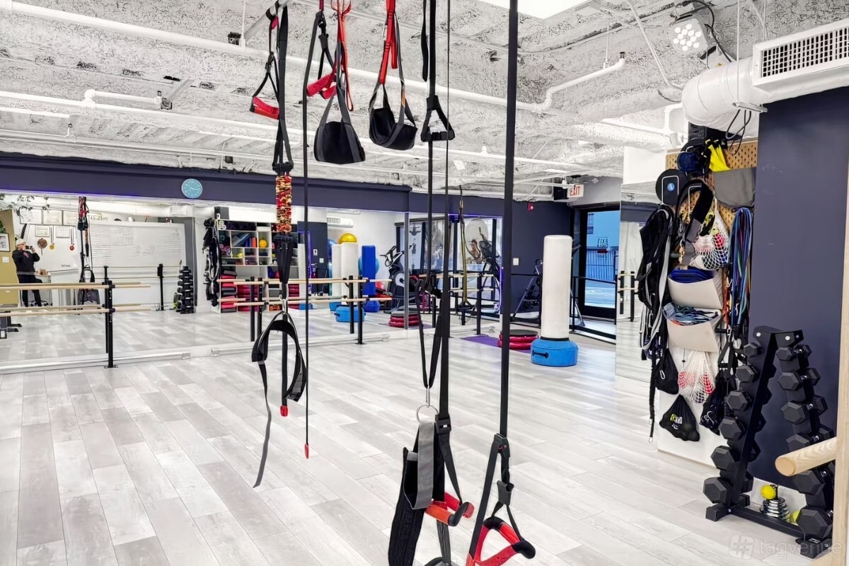 200 N Robertson Blvd, Beverly Hills, CA for lease Primary Photo- Image 1 of 3