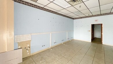 137-205 E Lincoln Trail Blvd, Radcliff, KY for lease Interior Photo- Image 2 of 4