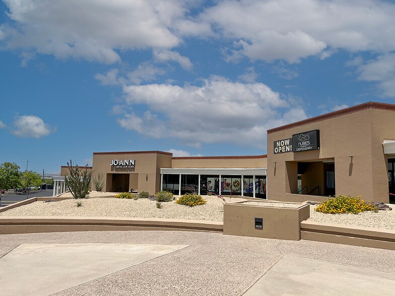 1701-1733 E University Ave, Las Cruces, NM à louer - Photo du bâtiment - Image 3 de 11