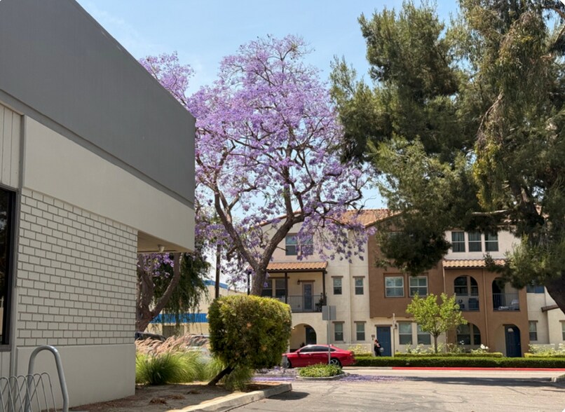 11721 Telegraph Rd, Santa Fe Springs, CA à louer - Photo du bâtiment - Image 2 de 12