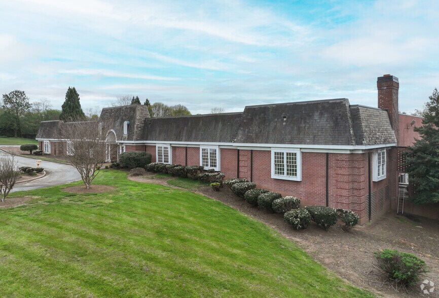 1100 11th Ave Blvd SE, Hickory, NC for sale - Primary Photo - Image 1 of 8