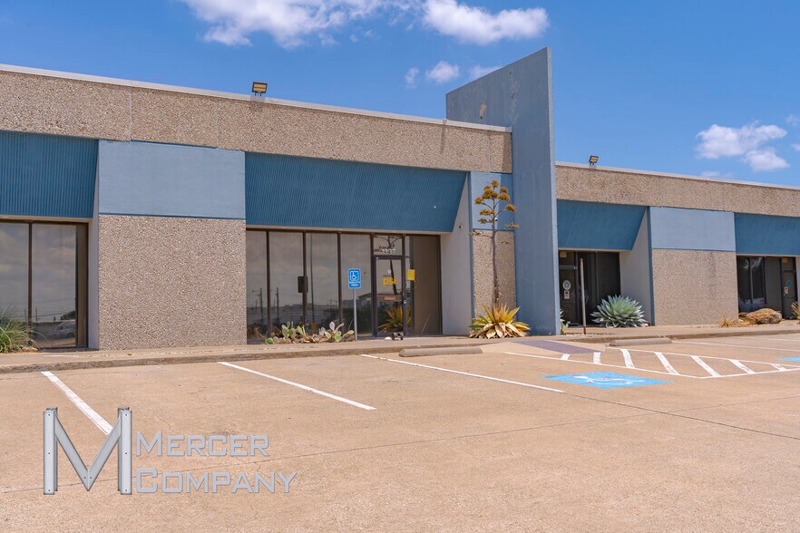 1121-1137 Jupiter Rd S, Garland, TX à louer - Photo du bâtiment - Image 2 de 19