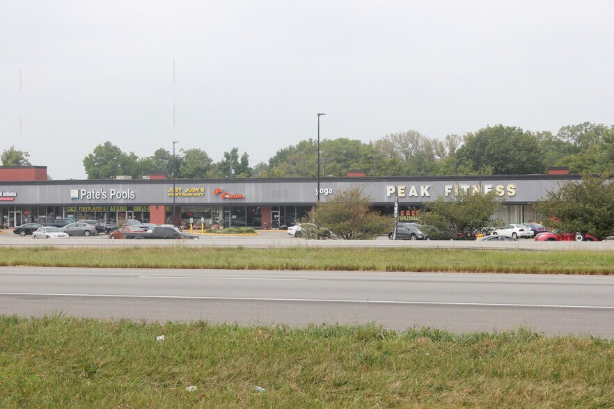 5016-5060 E 62nd St, Indianapolis, IN à louer - Photo du bâtiment - Image 3 de 5