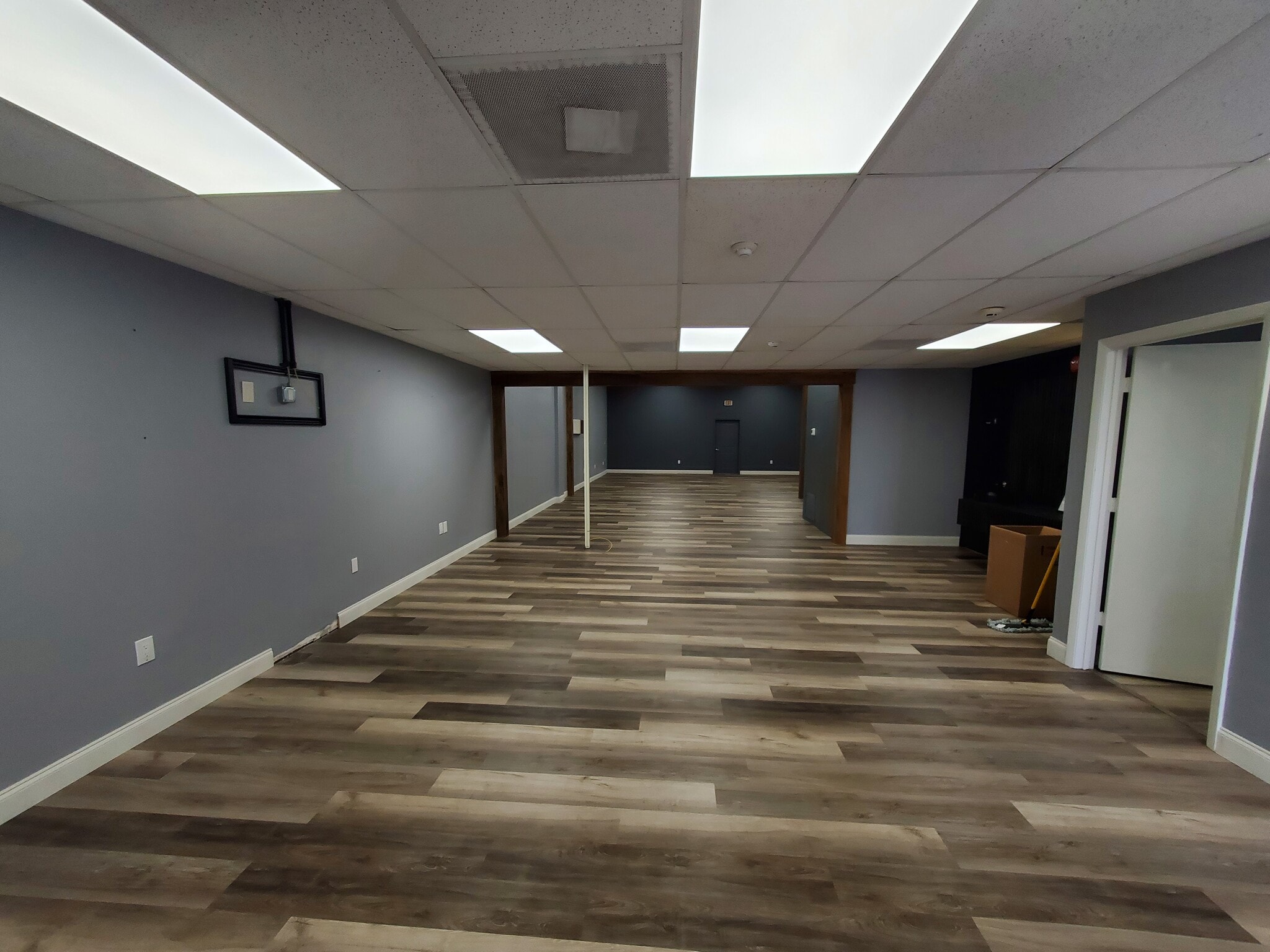 418-544 Interstate Ct, Sarasota, FL for lease Interior Photo- Image 1 of 11