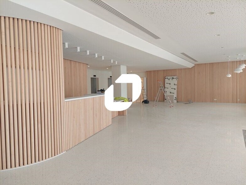 3 Avenue Du Centre, Guyancourt à louer - Photo du bâtiment - Image 3 de 26