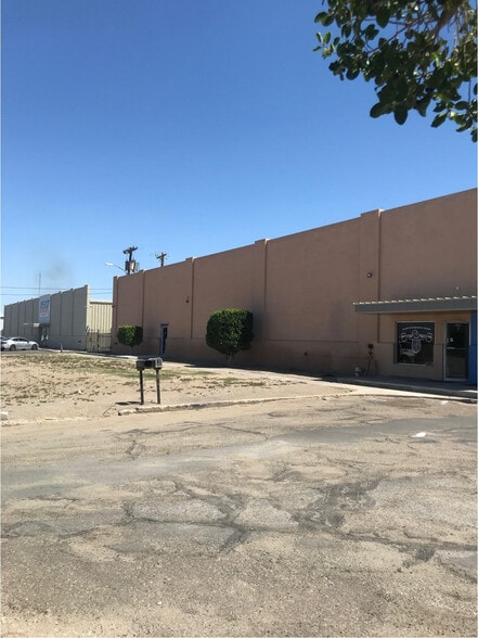 653 E 20th St, Yuma, AZ for lease - Building Photo - Image 1 of 12