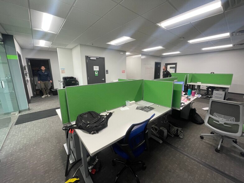 N59W13500 Manhardt Dr, Menomonee Falls, WI à louer - Photo du bâtiment - Image 2 de 10