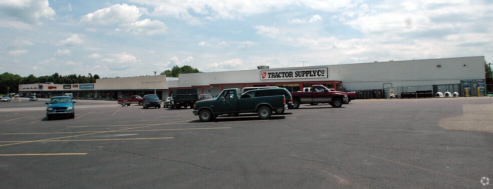 330-390 W Columbus Rd, Corry, PA à louer - Photo du bâtiment - Image 1 de 3