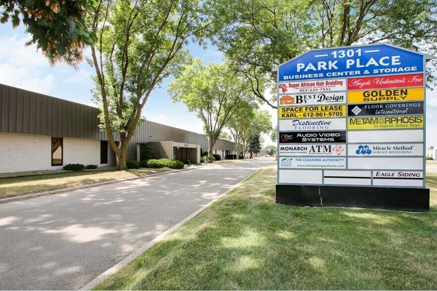 1301 Cliff Rd E, Burnsville, MN à vendre - Photo du bâtiment - Image 3 de 47