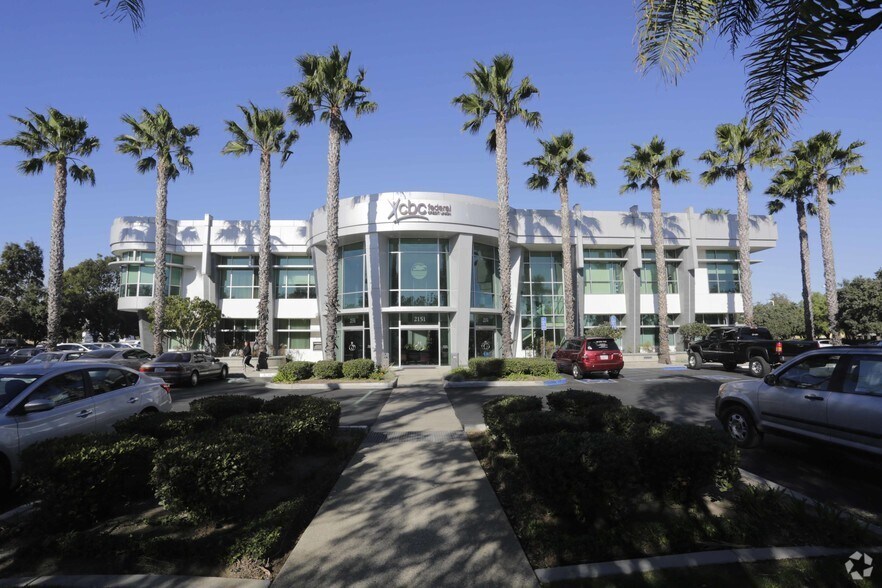 2151 E Gonzales Rd, Oxnard, CA à louer - Photo principale - Image 1 de 9