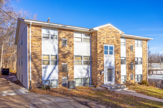 More details for 2411 Welbeck Rd, Des Moines, IA - Multifamily for Sale
