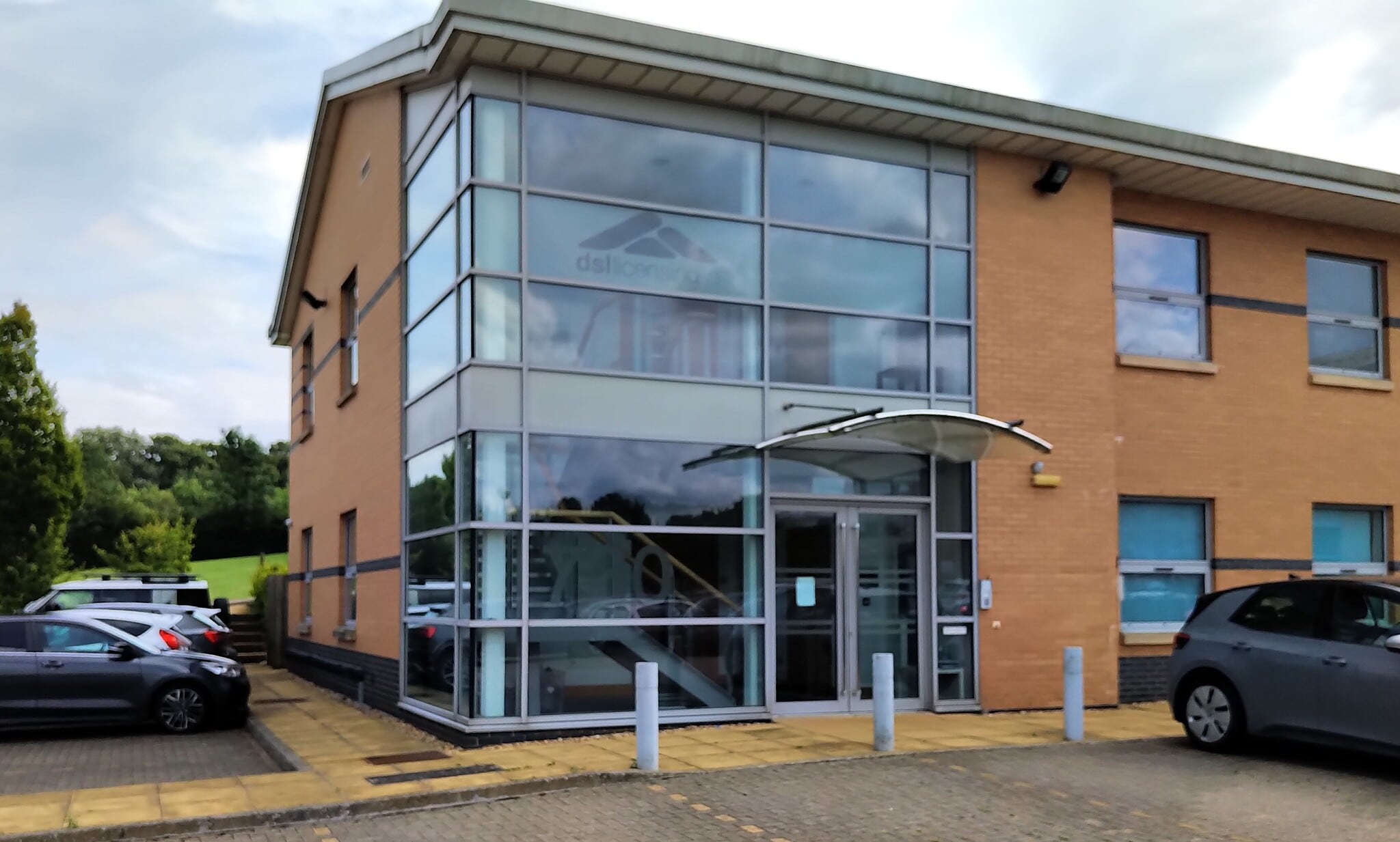 729-730 Capability Green, Luton for lease Building Photo- Image 1 of 2