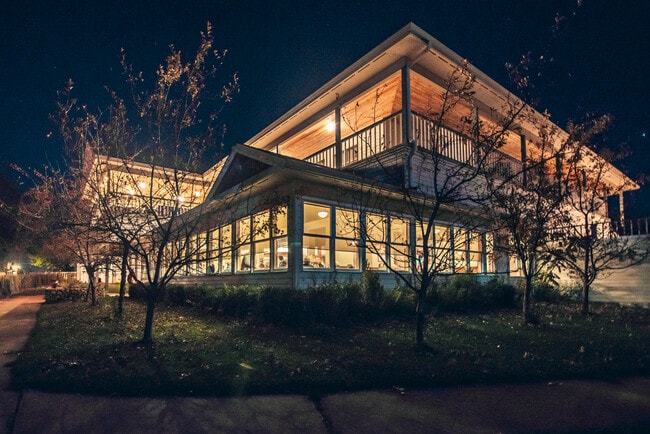 Plus de détails pour 751 Bell St, La Pointe, WI - Commerce de détail à louer