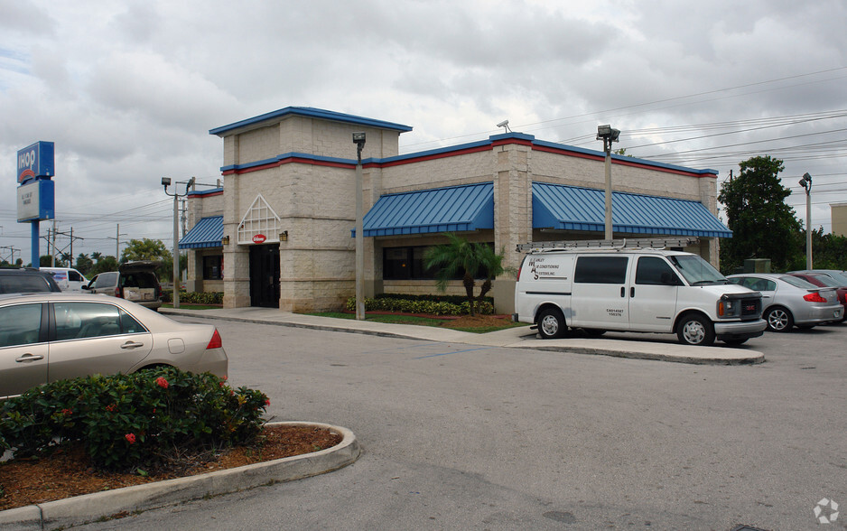 7450 NW 186th St, Hialeah, FL for sale - Building Photo - Image 2 of 4