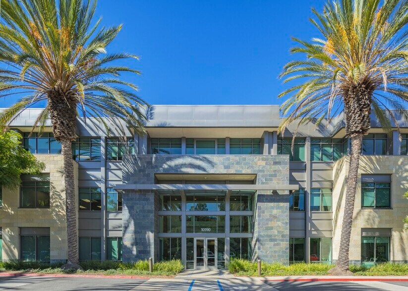 10590 W Ocean Air Dr, San Diego, CA à louer - Photo du bâtiment - Image 1 de 1