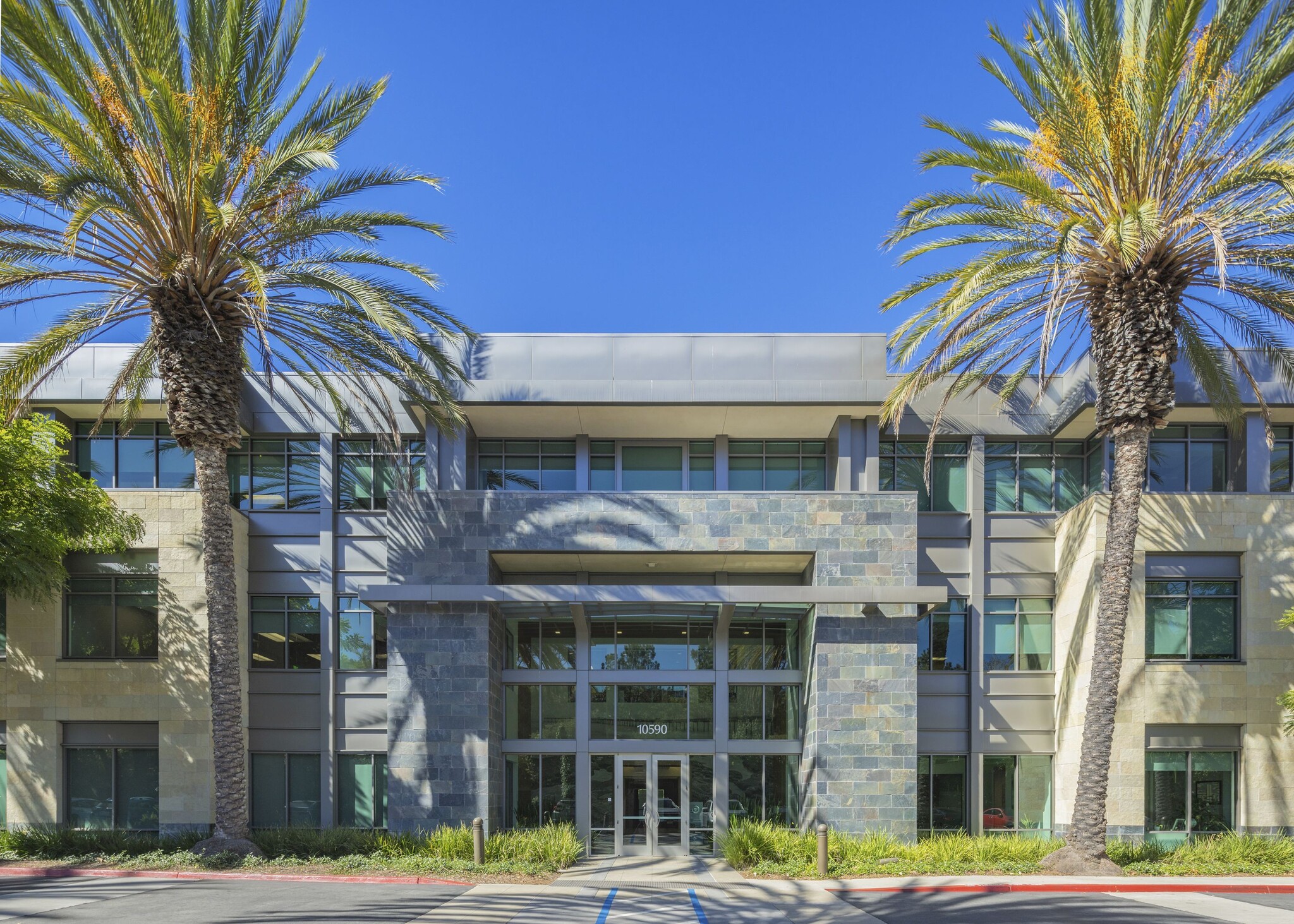 10590 W Ocean Air Dr, San Diego, CA for lease Building Photo- Image 1 of 4