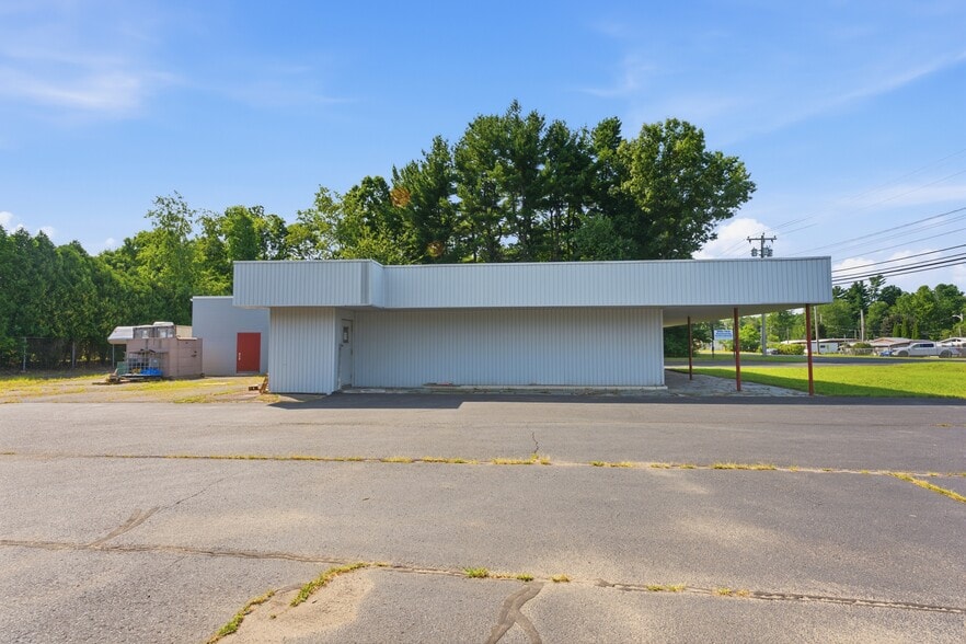 901 Southampton Rd, Westfield, MA à vendre - Photo du bâtiment - Image 3 de 22