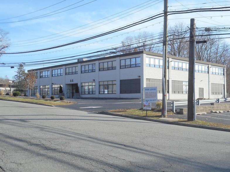 44 Executive Blvd, Elmsford, NY for lease - Primary Photo - Image 1 of 26