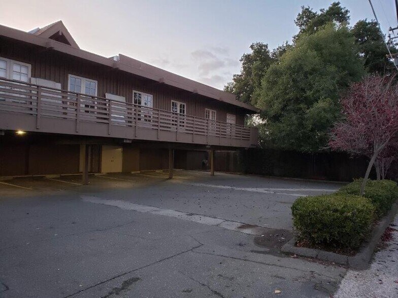 105 Fremont Ave, Los Altos, CA à louer - Photo du bâtiment - Image 2 de 4