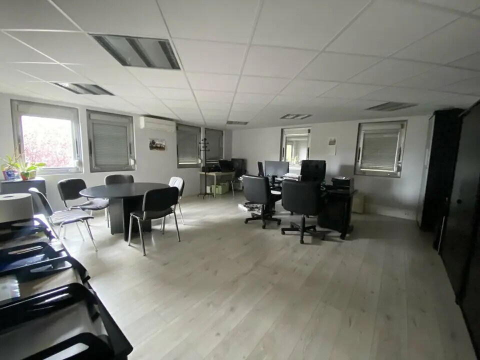 Bureau dans Pantin à louer Photo du bâtiment- Image 1 de 10