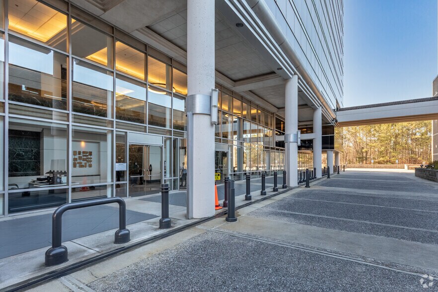 2000 Riveredge Pky NW, Atlanta, GA à louer - Photo du bâtiment - Image 3 de 7