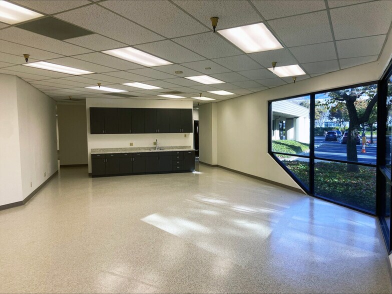 48507 Milmont Dr, Fremont, CA à louer - Photo du bâtiment - Image 2 de 5