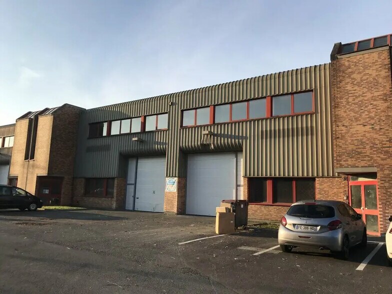 Flex in Le Blanc-Mesnil for lease - Building Photo - Image 1 of 9