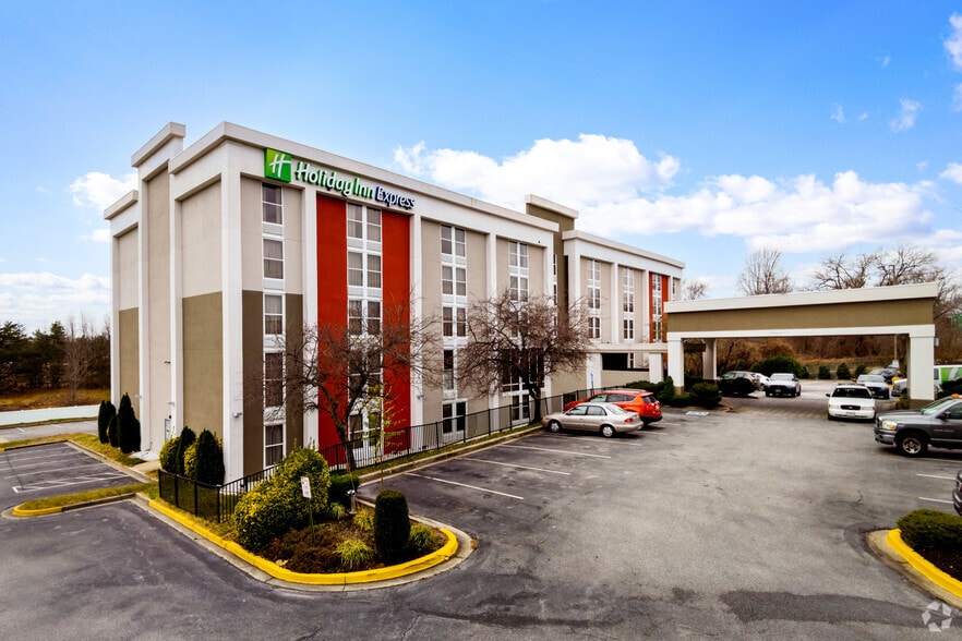 5001 Mercedes Blvd, Camp Springs, MD à vendre - Photo principale - Image 1 de 6