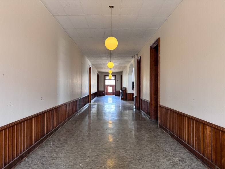 2 Federal St, Saint Albans, VT à vendre - Photo du bâtiment - Image 2 de 10