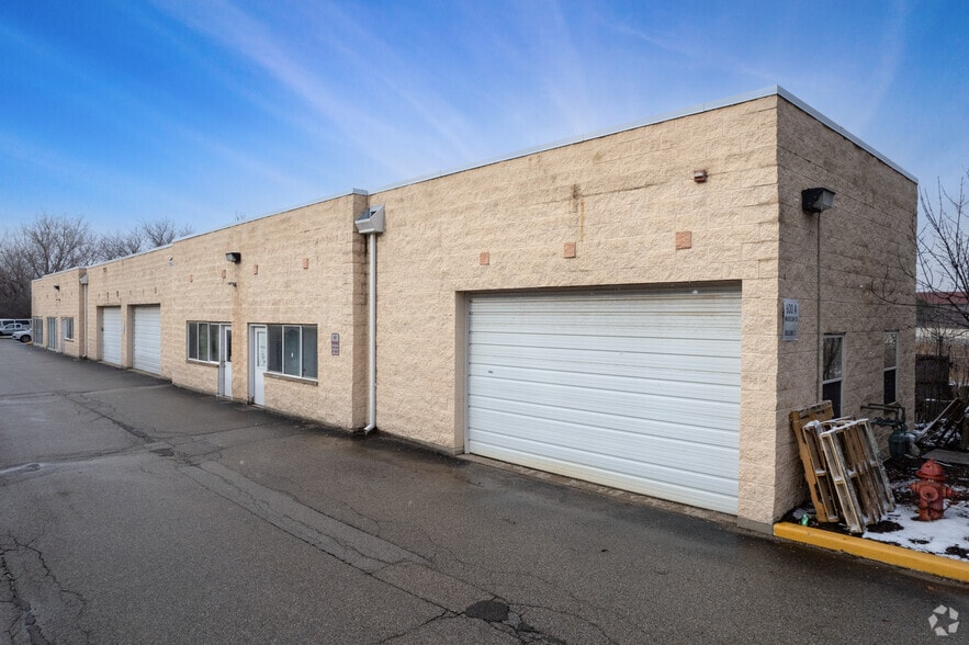 600 Waukegan Rd, Northbrook, IL for lease - Building Photo - Image 2 of 8