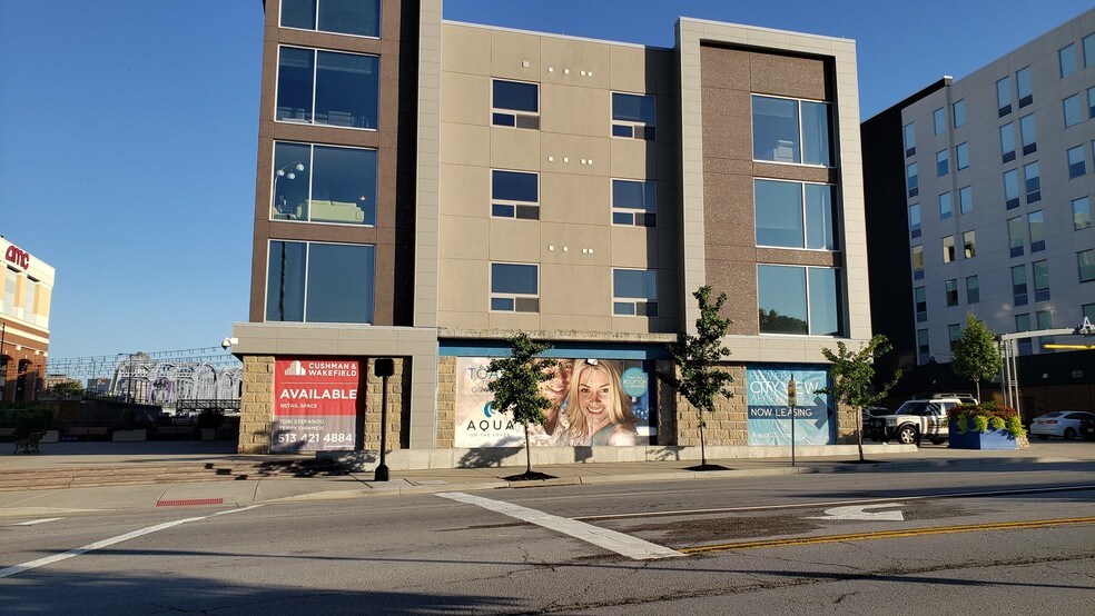 100 Aqua Way, Newport, KY à louer - Photo du bâtiment - Image 3 de 38