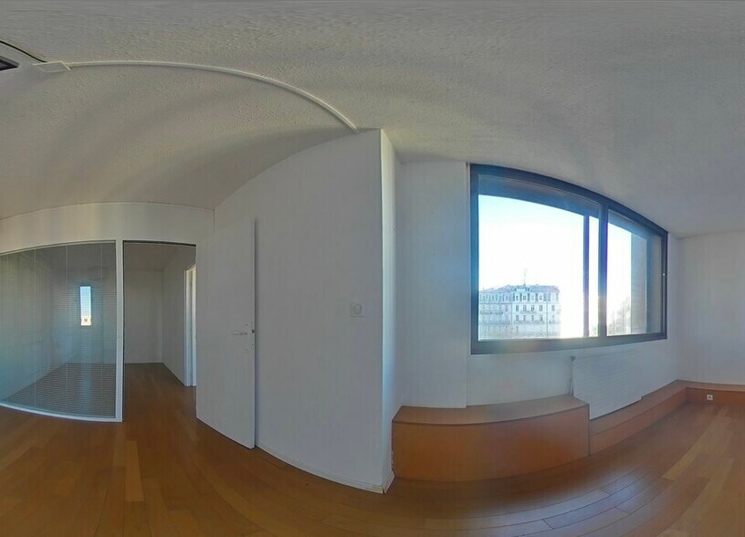 Office in Montpellier for lease - Building Photo - Image 2 of 4